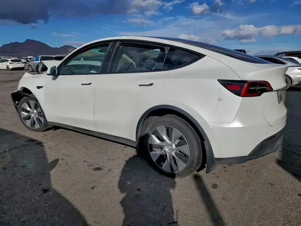 7SAYGDEE7PF814686 2023 TESLA MODEL Y - Image 2