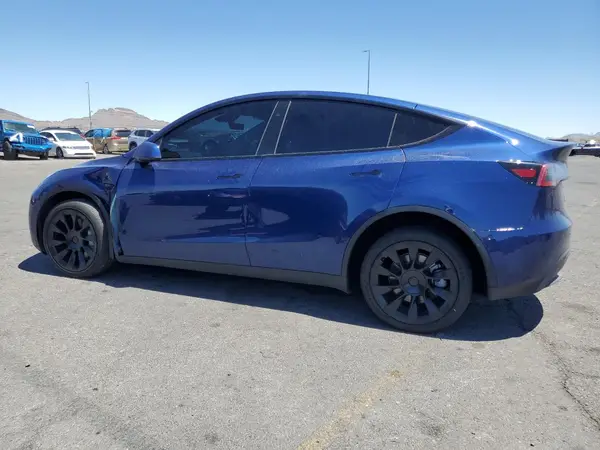 7SAYGDEE7PF815904 2023 TESLA MODEL Y - Image 2
