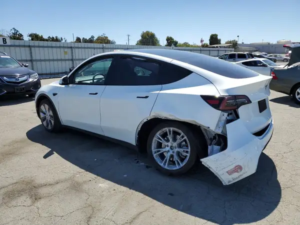 7SAYGDEE7PF816597 2023 TESLA MODEL Y - Image 2