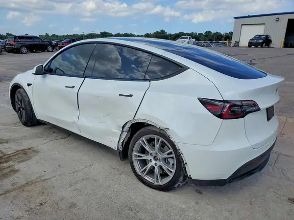 7SAYGDEE7PF817233 2023 TESLA MODEL Y - Image 2