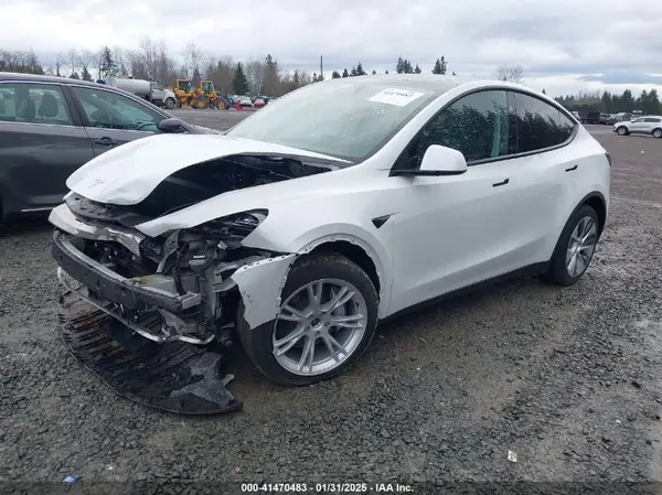 7SAYGDEE7PF825106 2023 TESLA MODEL Y - Image 2