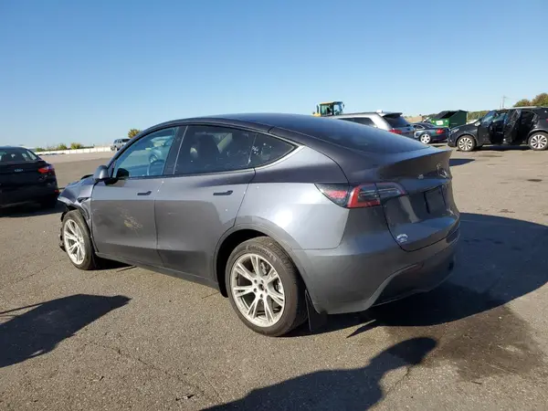 7SAYGDEE7PF826790 2023 TESLA MODEL Y - Image 2