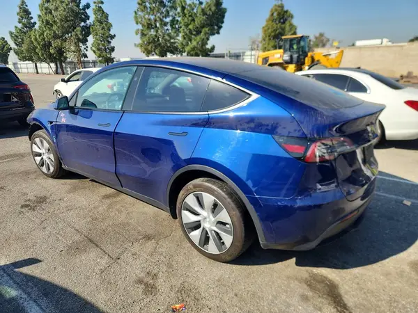 7SAYGDEE7PF836977 2023 TESLA MODEL Y - Image 2