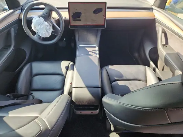 7SAYGDEE7PF836977 2023 TESLA MODEL Y - Image 8