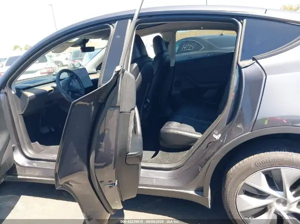 7SAYGDEE7PF851849 2023 TESLA MODEL Y - Image 8