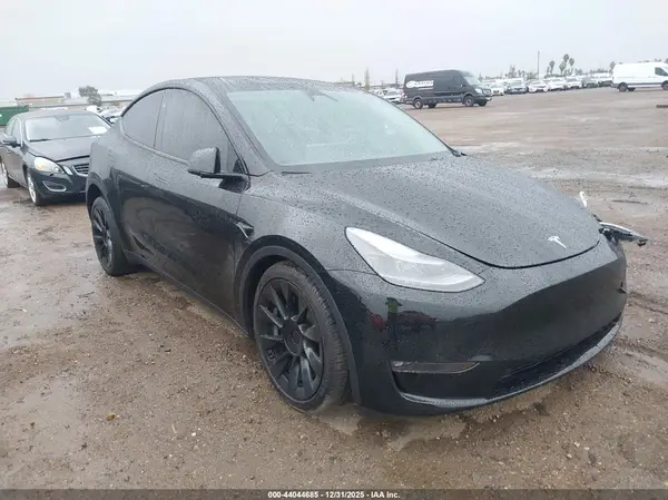 7SAYGDEE7PF853679 2023 TESLA MODEL Y - Image 1