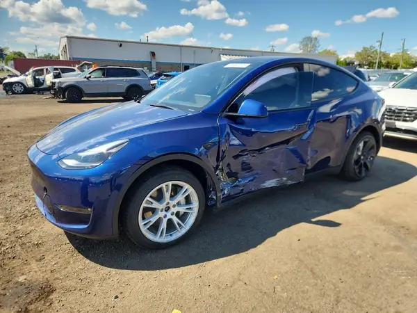 7SAYGDEE7PF856596 2023 TESLA MODEL Y - Image 1