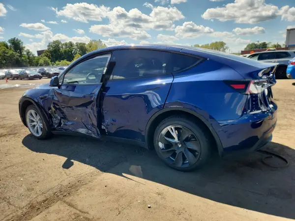 7SAYGDEE7PF856596 2023 TESLA MODEL Y - Image 2