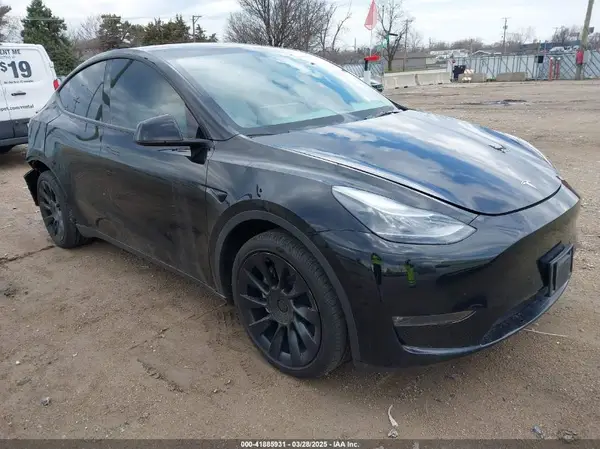 7SAYGDEE7PF868165 2023 TESLA MODEL Y - Image 1