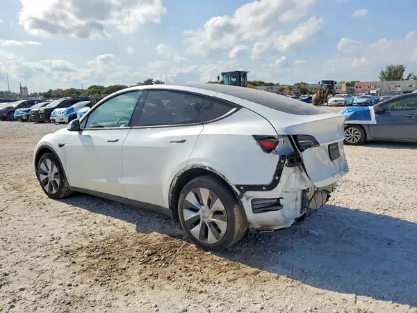 7SAYGDEE7PF880185 2023 TESLA MODEL Y - Image 2