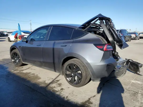 7SAYGDEE7PF900807 2023 TESLA MODEL Y - Image 2