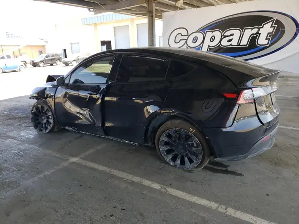7SAYGDEE7PF900919 2023 TESLA MODEL Y - Image 2