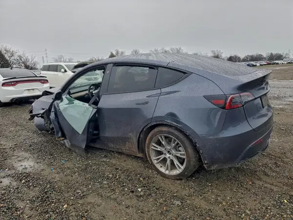 7SAYGDEE7PF917493 2023 TESLA MODEL Y - Image 2