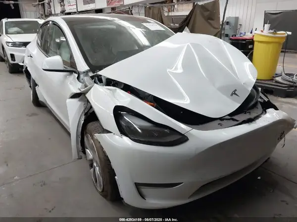 7SAYGDEE7PF921530 2023 TESLA MODEL Y - Image 1