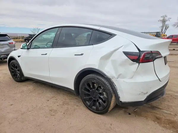 7SAYGDEE7PF922452 2023 TESLA MODEL Y - Image 2
