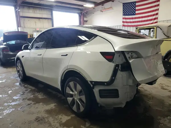 7SAYGDEE7RA226321 2024 TESLA MODEL Y - Image 2