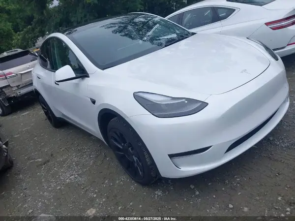 7SAYGDEE7RA231373 2024 TESLA MODEL Y - Image 1