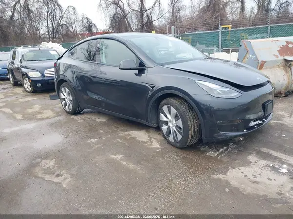 7SAYGDEE7RA255589 2024 TESLA MODEL Y - Image 1