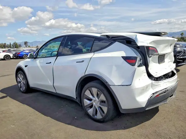7SAYGDEE7RA263546 2024 TESLA MODEL Y - Image 2