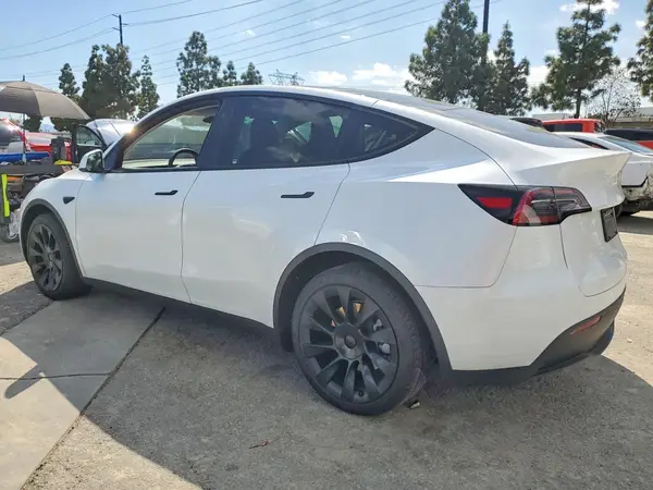 7SAYGDEE7RA266740 2024 TESLA MODEL Y - Image 2