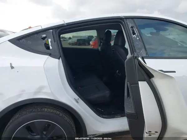 7SAYGDEE7RA280301 2024 TESLA MODEL Y - Image 8