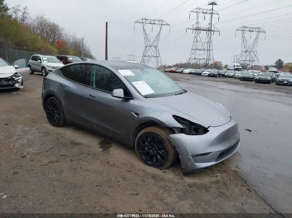 7SAYGDEE7RA298930 2024 TESLA MODEL Y - Image 1