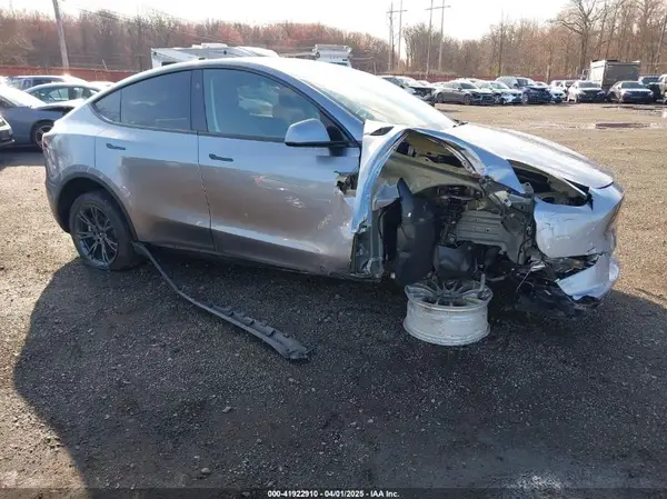 7SAYGDEE7RA300756 2024 TESLA MODEL Y - Image 1