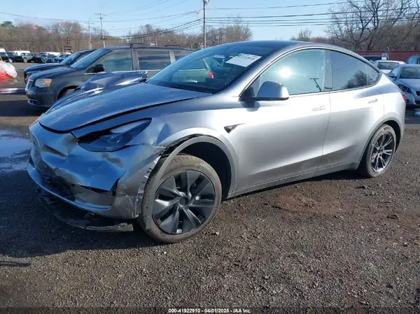 7SAYGDEE7RA300756 2024 TESLA MODEL Y - Image 2