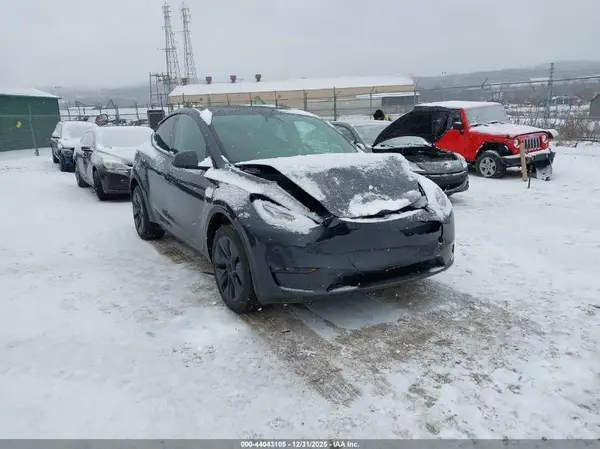 7SAYGDEE7RA302264 2024 TESLA MODEL Y - Image 1