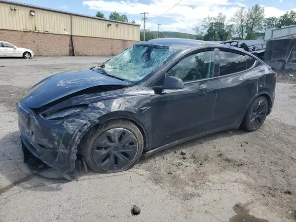 7SAYGDEE7RA327259 2024 TESLA MODEL Y - Image 1
