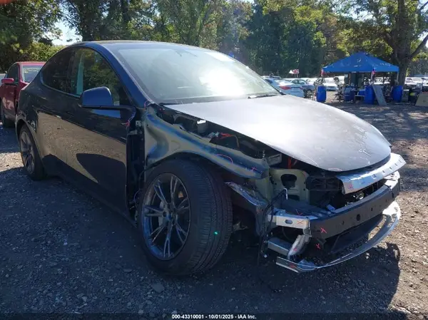 7SAYGDEE7RA333725 2024 TESLA MODEL Y - Image 1