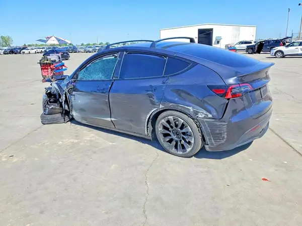 7SAYGDEE7RF014179 2024 TESLA MODEL Y - Image 2