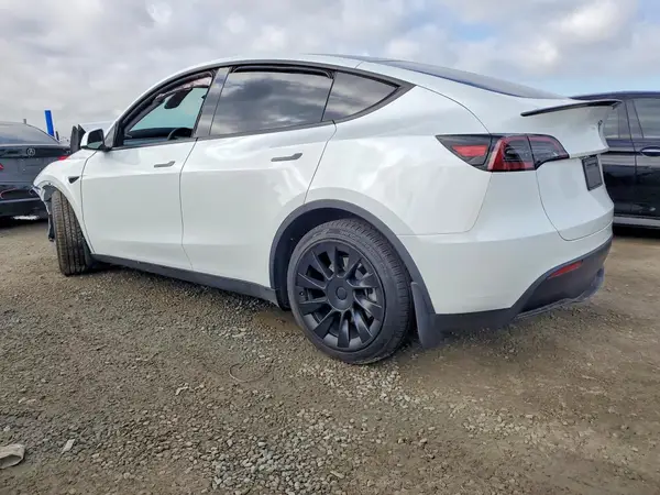 7SAYGDEE7RF058649 2024 TESLA MODEL Y - Image 2
