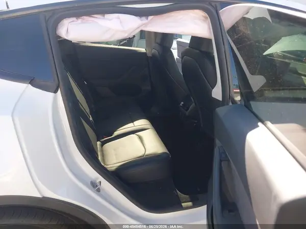 7SAYGDEE7RF060952 2024 TESLA MODEL Y - Image 8