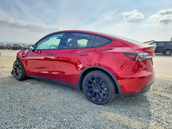 7SAYGDEE7RF068730 2024 TESLA MODEL Y - Image 2