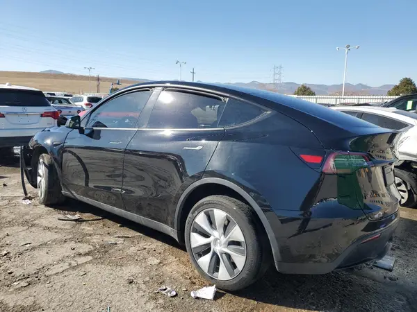 7SAYGDEE7RF071563 2024 TESLA MODEL Y - Image 2