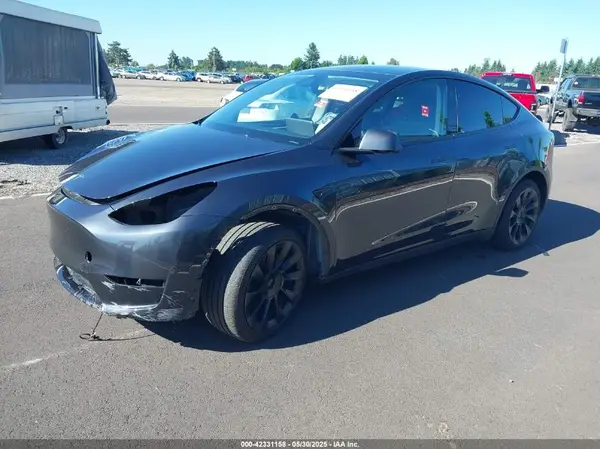 7SAYGDEE7RF074401 2024 TESLA MODEL Y - Image 2