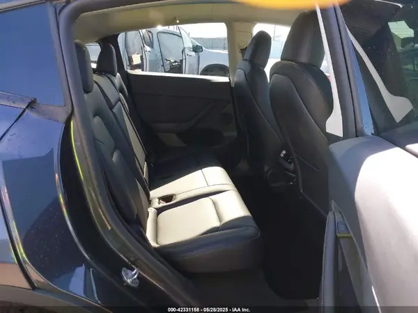 7SAYGDEE7RF074401 2024 TESLA MODEL Y - Image 8