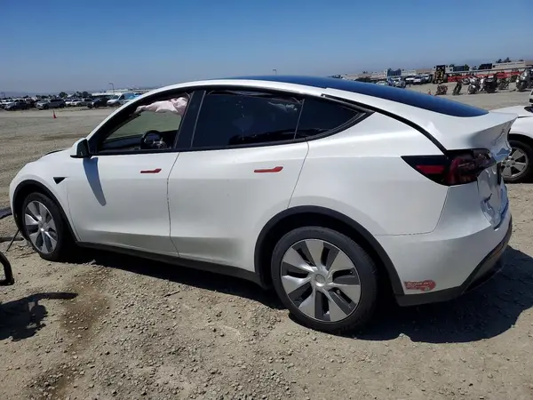 7SAYGDEE7RF090338 2024 TESLA MODEL Y - Image 2