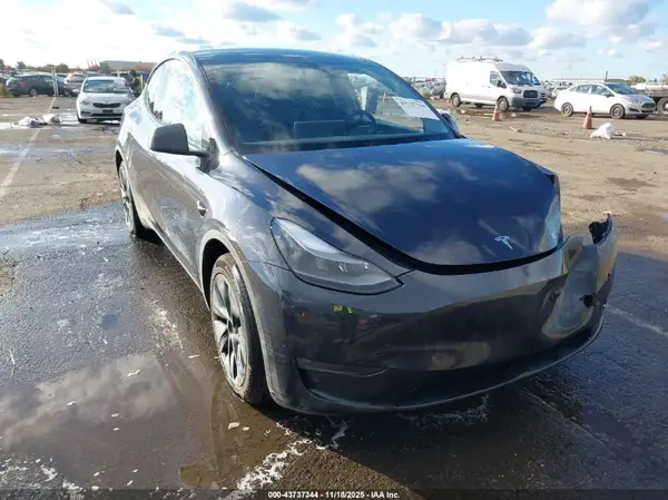 7SAYGDEE7RF112936 2024 TESLA MODEL Y - Image 1