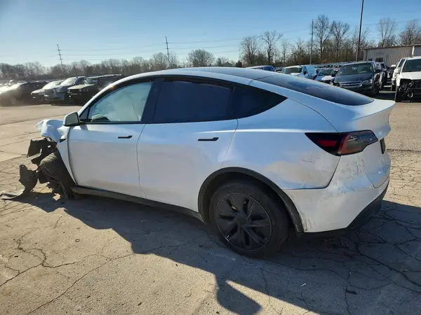 7SAYGDEE7RF117151 2024 TESLA MODEL Y - Image 2