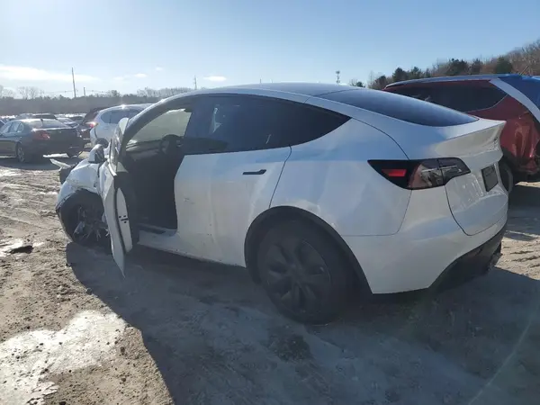 7SAYGDEE7RF156001 2024 TESLA MODEL Y - Image 2