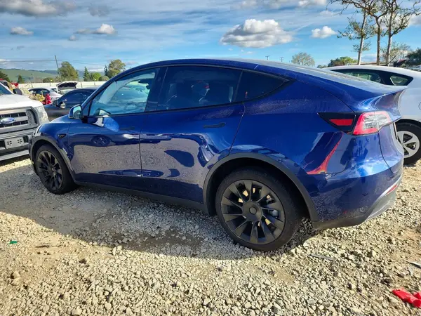 7SAYGDEE7RF159495 2024 TESLA MODEL Y - Image 2