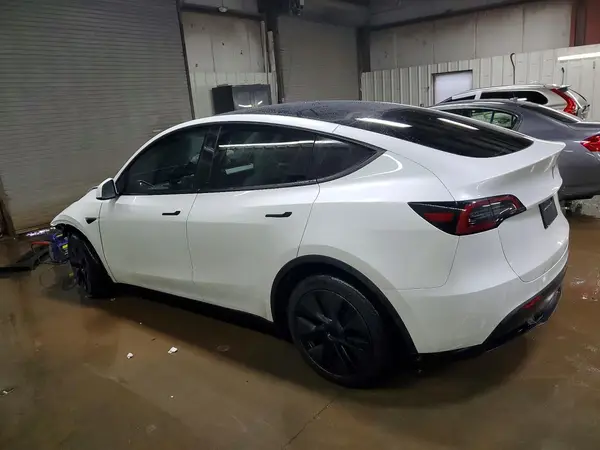 7SAYGDEE7RF167211 2024 TESLA MODEL Y - Image 2
