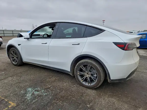 7SAYGDEE7RF168388 2024 TESLA MODEL Y - Image 2