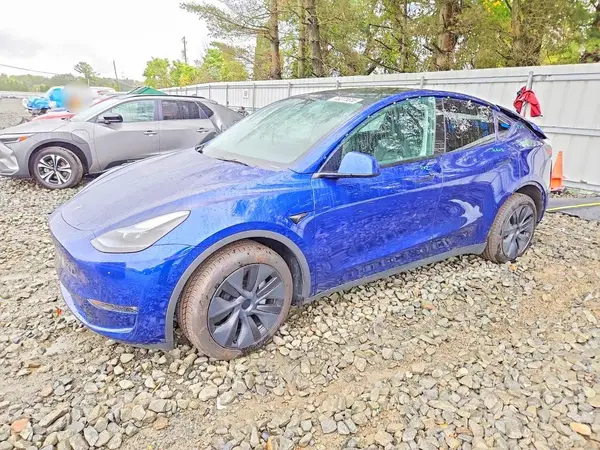 7SAYGDEE7RF168973 2024 TESLA MODEL Y - Image 1