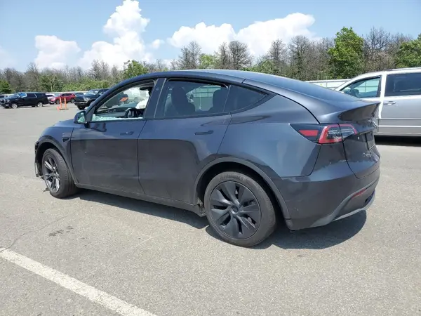 7SAYGDEE7RF180945 2024 TESLA MODEL Y - Image 2