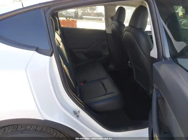 7SAYGDEE7RF190536 2024 TESLA MODEL Y - Image 8
