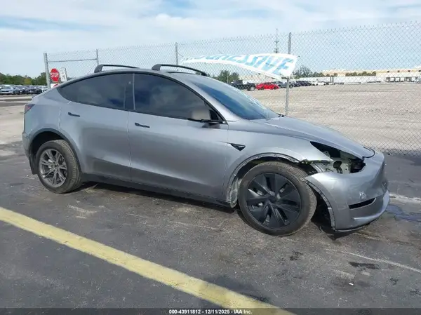7SAYGDEE7SA339224 2025 TESLA MODEL Y - Image 1