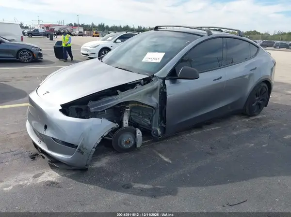 7SAYGDEE7SA339224 2025 TESLA MODEL Y - Image 2